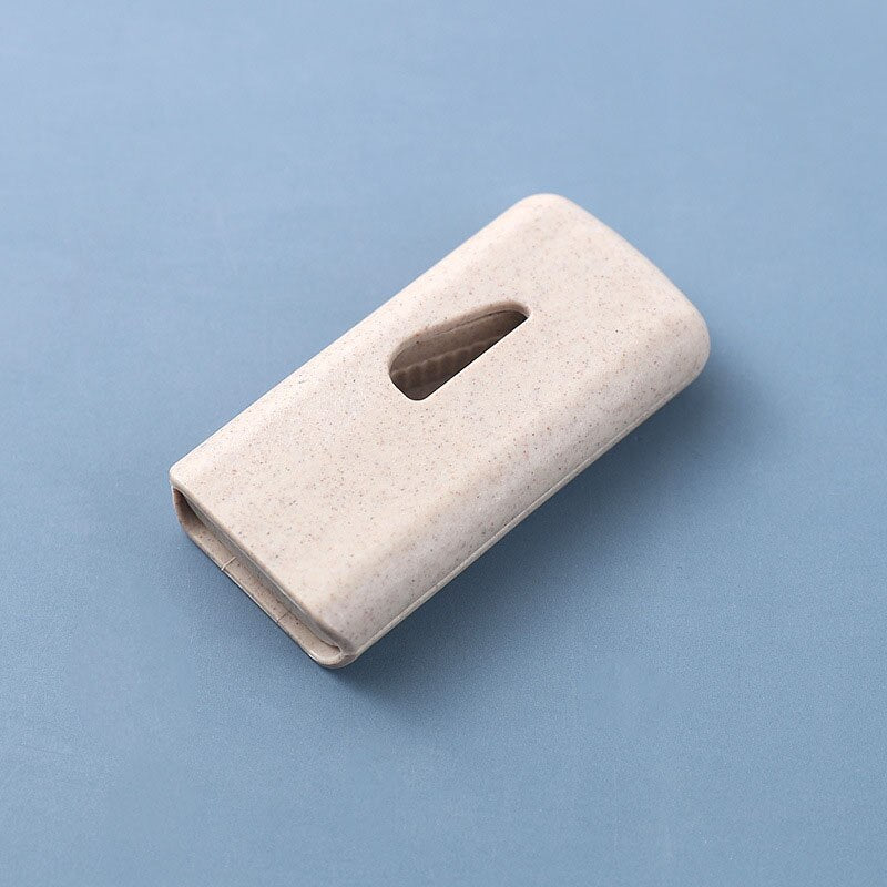 1PC Medicine Pill Holder Tablet Cutter Splitter Pill Case Mini Useful Portable Storage Box Pill Tablet Pill Cutter Divider