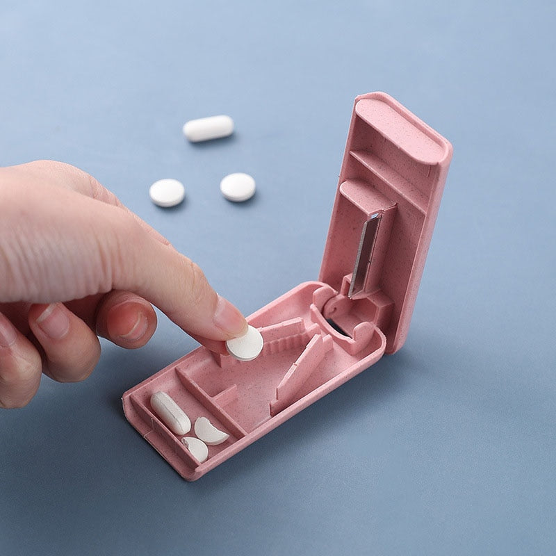 1PC Medicine Pill Holder Tablet Cutter Splitter Pill Case Mini Useful Portable Storage Box Pill Tablet Pill Cutter Divider